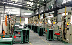 全自動(dòng)粉末壓制成形機(jī)車(chē)間